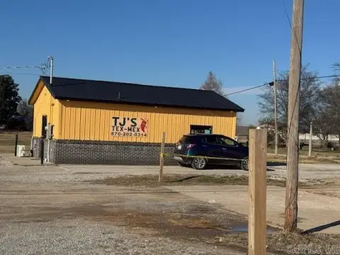 Pocahontas Land with Highway Frontage