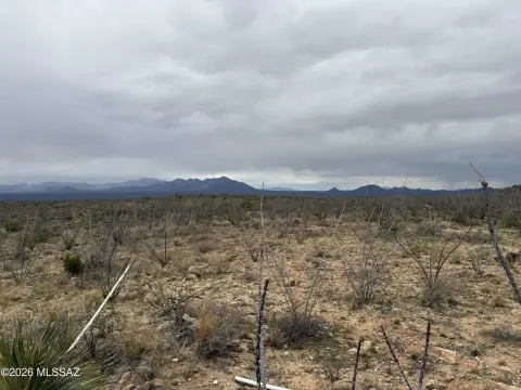 Expansive Land Parcel in Tucson
