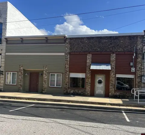 Yellville Office Building with Living