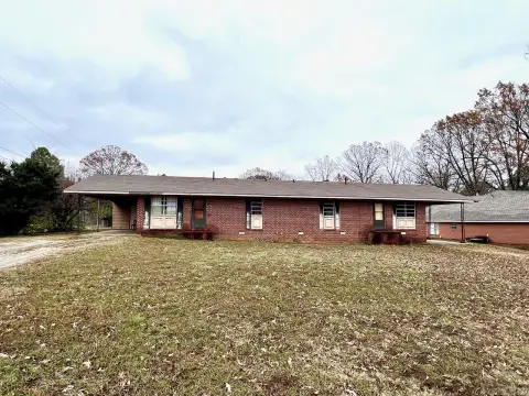 Jonesboro Duplex in Sunset Hills