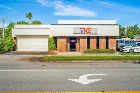 Downtown Vero Beach Commercial Building