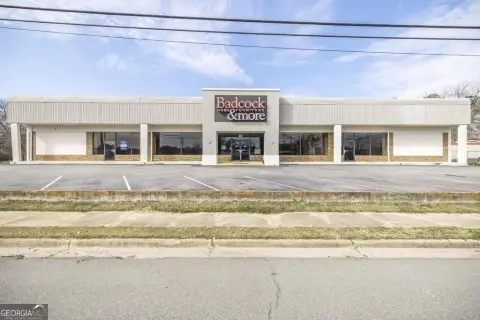 Updated Commercial Building in Cordele