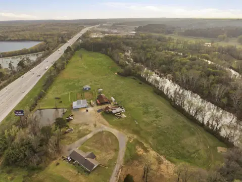 Versatile 33-Acre Property in Benton