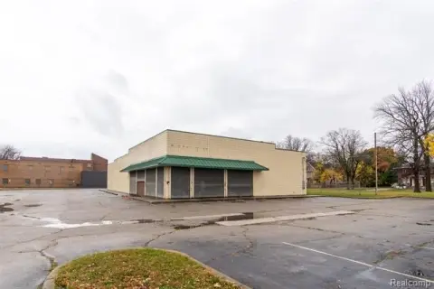 Saginaw Commercial Property on Corner