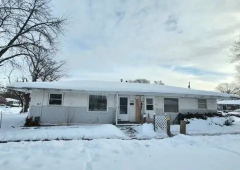 ROCKFORD Duplex with Income Potential