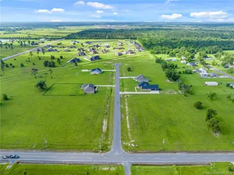 Residential Land in Moss Bluff