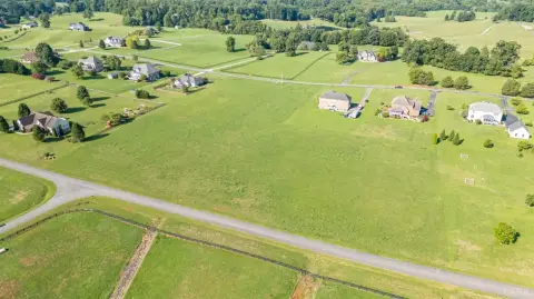 Equestrian Land with Panoramic Views