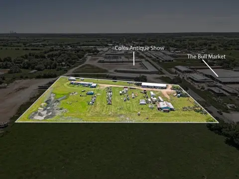 Prime Commercial Property on Antique Corridor