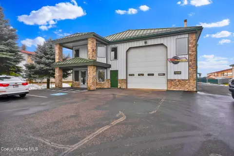 Hayden Office/Industrial Building For Sale