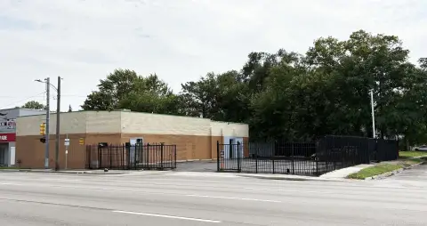Flex Building with Fenced Yard