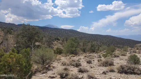 Off-Grid Land Near Aurora Mine