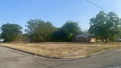 Corner Lot in New Braunfels