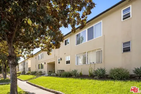 18-Unit Courtyard Apartment Building