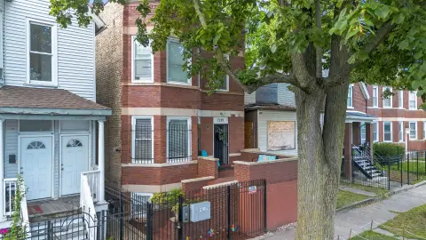 Updated Chicago Triplex with Parking