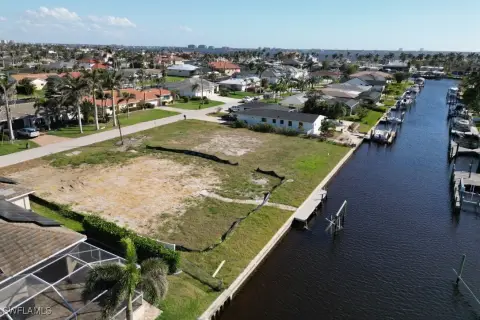 Waterfront Land in Yacht Club