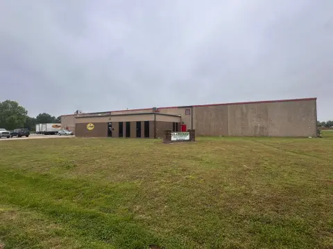 Warehouse With Expansion Structure