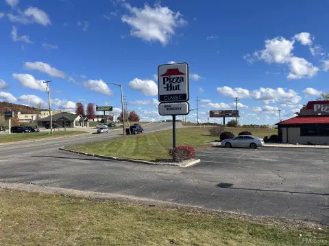 Commercial Building on US 2