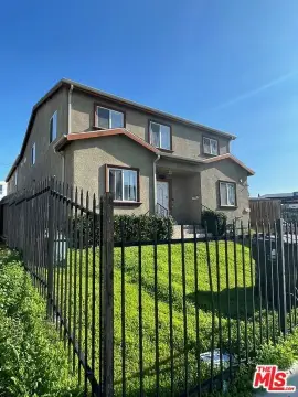 Spacious Duplex in Los Angeles