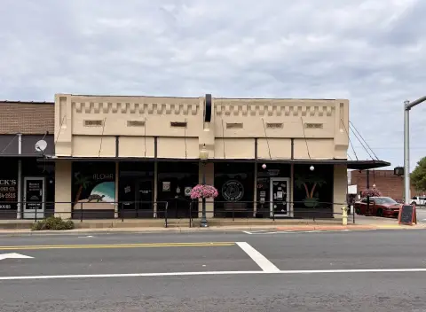 Morrilton Retail Building and Land