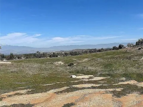 30 Acres in Woodcrest Area