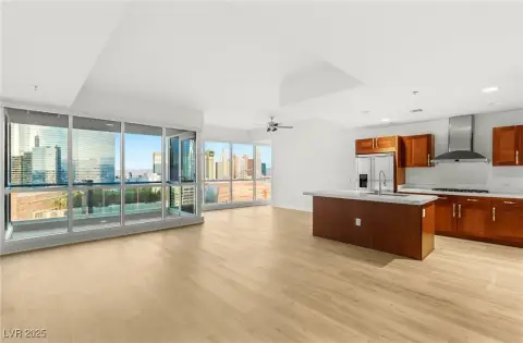 Luxury High-Rise Living, Las Vegas