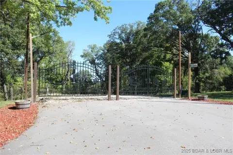 Camdenton Land: Resort-Style Living