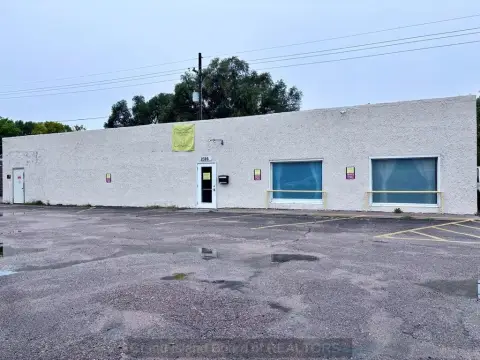 Grand Island Commercial Building For Sale