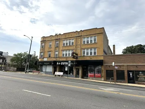 High-Traffic Storefront in Chicago