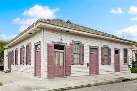 New Orleans Triplex Near Magazine