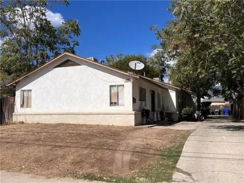 Triplex with In-Unit Laundry