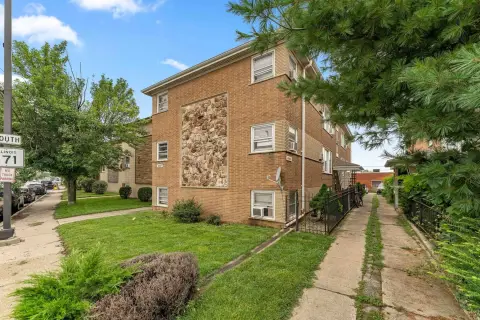 6-Unit Brick Apartment Building