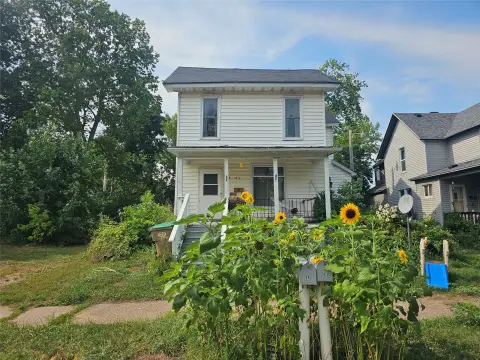 Downtown Duplex with Detached Garage