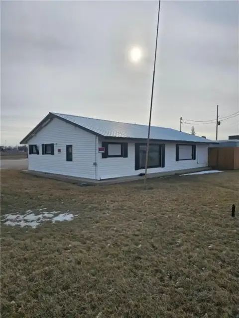 Commercial Building on Corner Lot