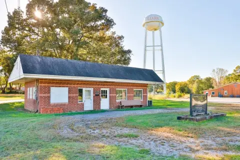 Commercial Building in Gleason, TN