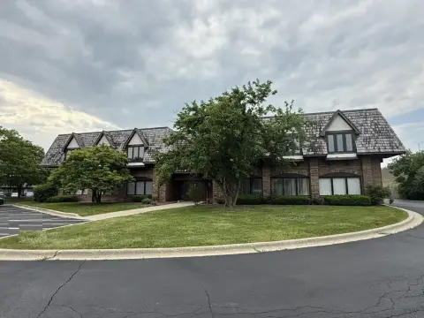 Move-In Ready Libertyville Office Condo