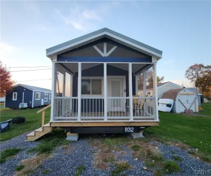 Lakefront Mobile Cottage