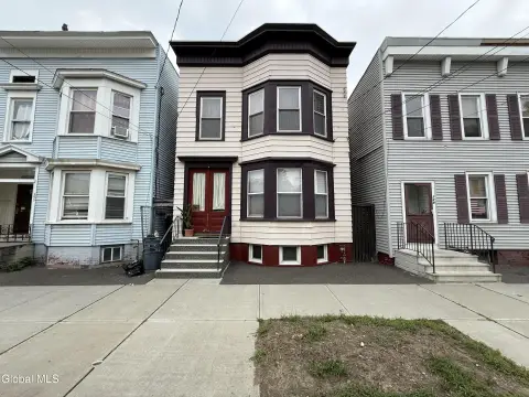 Albany Duplex with Strong Potential