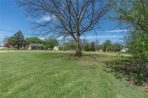 Residential Corner Lot in Lindsay, OK