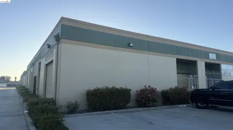 Industrial Flex Condo with Restroom