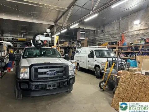 Allentown Warehouse with Office Space