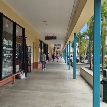 Retail Space in Sunny Isle