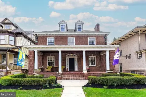Elegant Colonial in Berkeley Square