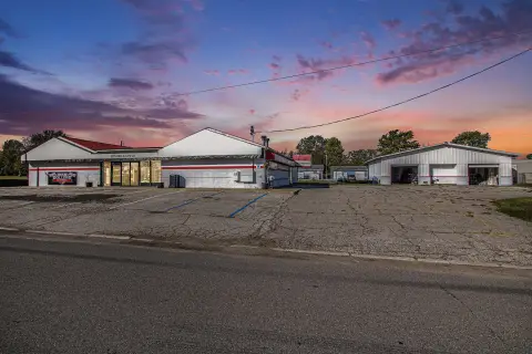 Retail Opportunity in Three Oaks