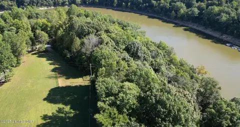 Lakefront Property at Rough River