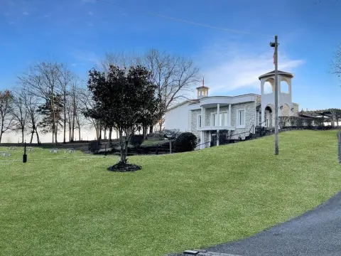 Commercial Venue with Vineyard Potential