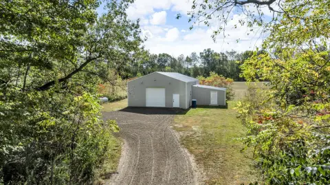 Exceptional Pole Barn on 1.35 Acres