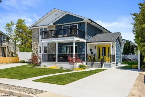 Renovated Duplex with Outdoor Space
