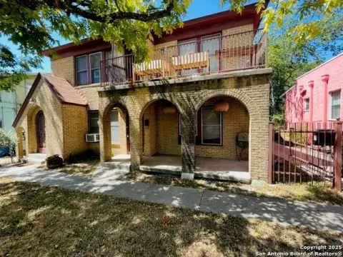 San Antonio Duplex in Alta Vista