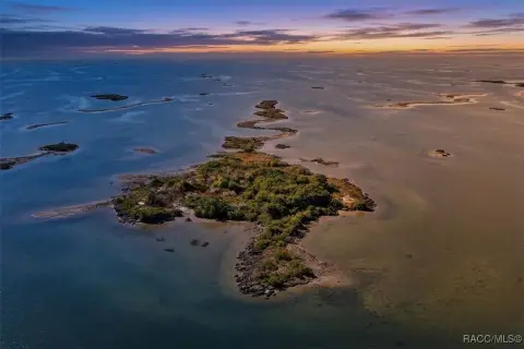 Private Island Paradise in Yankeetown