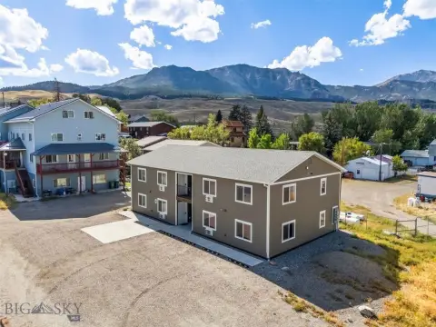 Furnished Quadplex Near Yellowstone